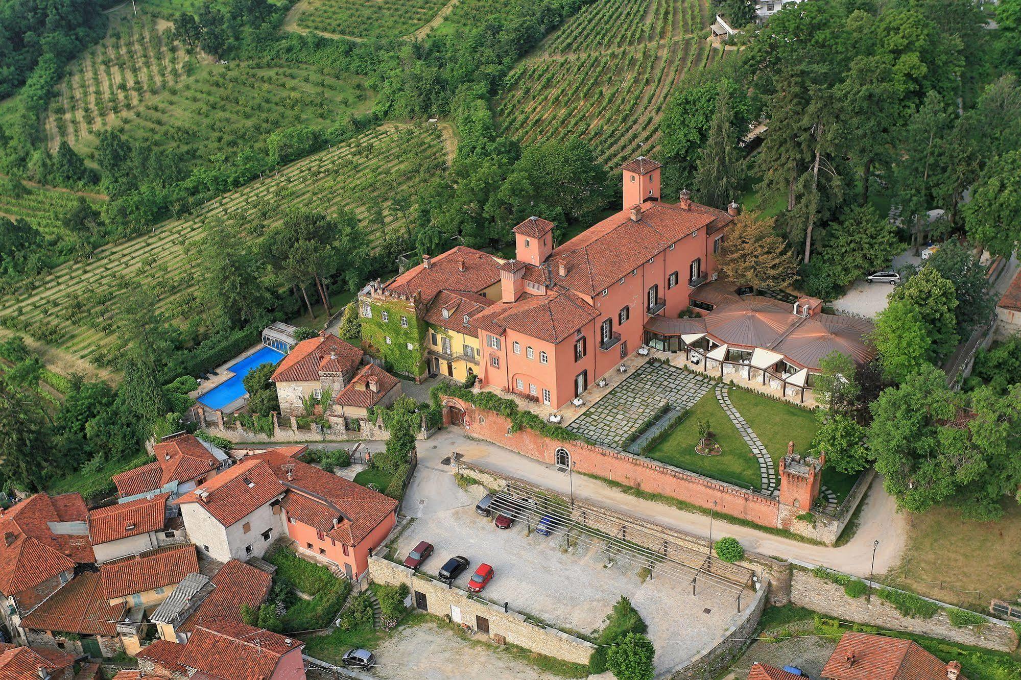 Castello Rosso Hotel Costigliole Saluzzo Екстериор снимка