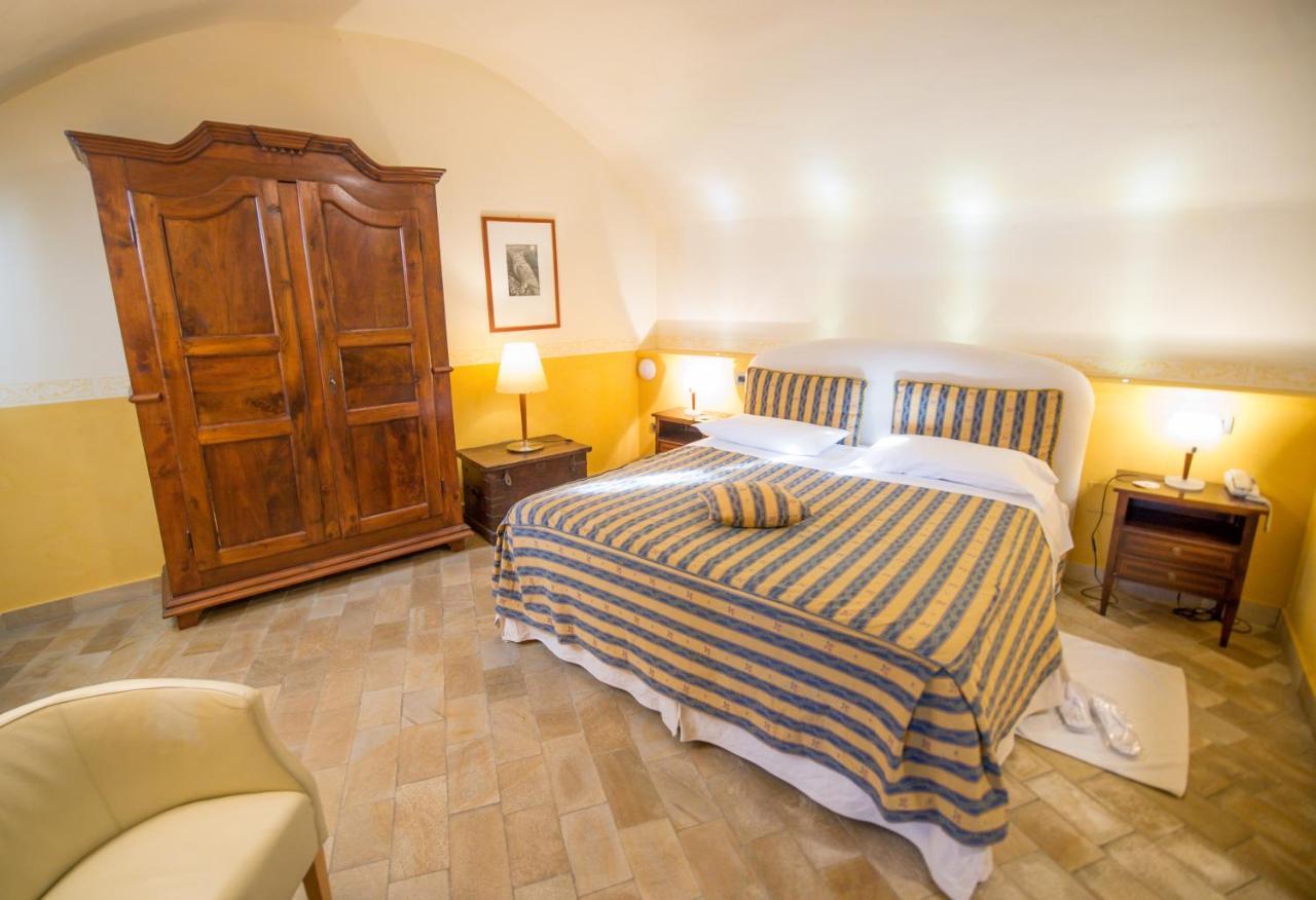 Castello Rosso Hotel Costigliole Saluzzo Екстериор снимка