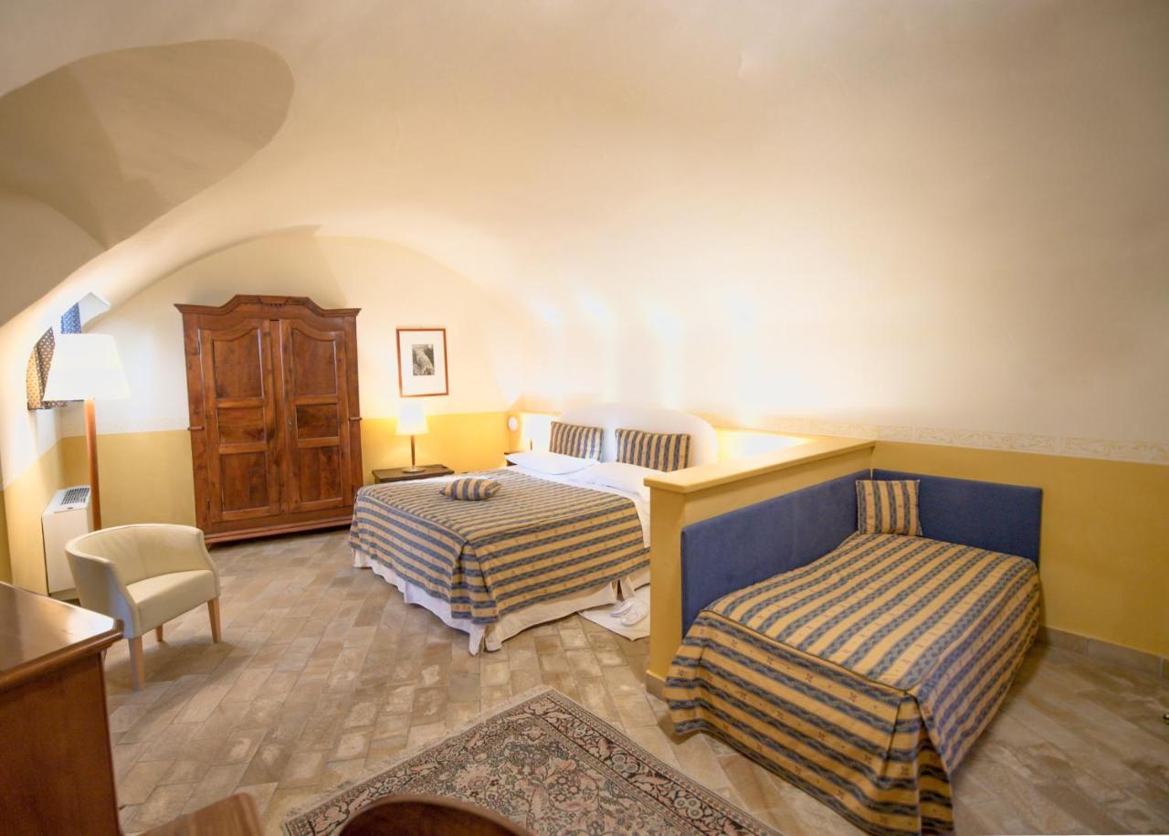 Castello Rosso Hotel Costigliole Saluzzo Екстериор снимка