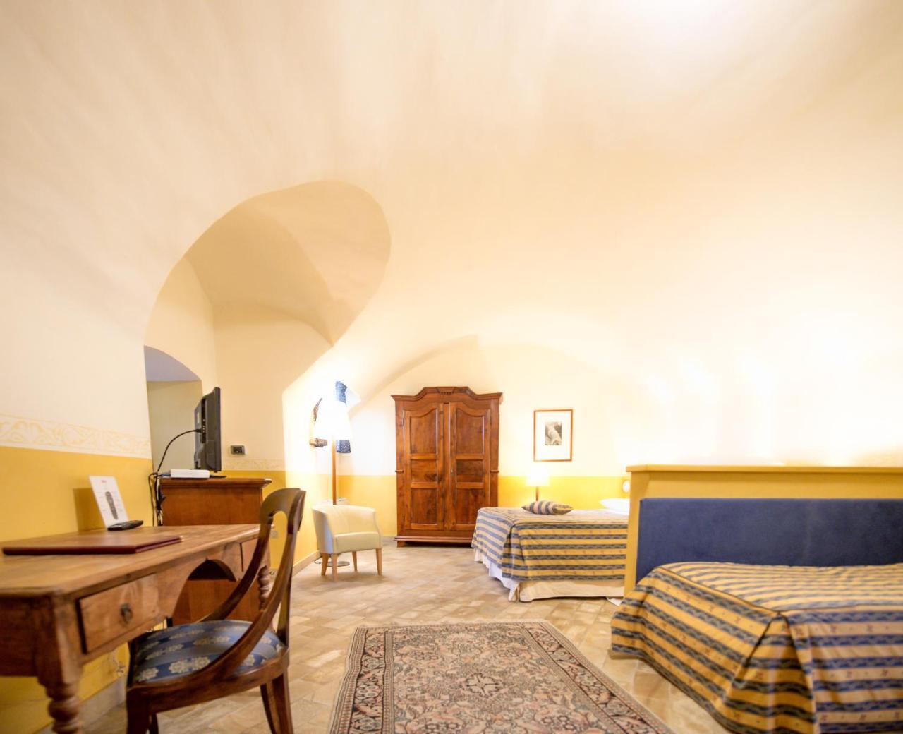 Castello Rosso Hotel Costigliole Saluzzo Екстериор снимка